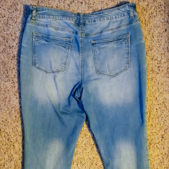 Maurices Blue Denim Capris w/Pearl & Silver Accents Women's Sz 13/14 Frayed Hem - Picture 10 of 16